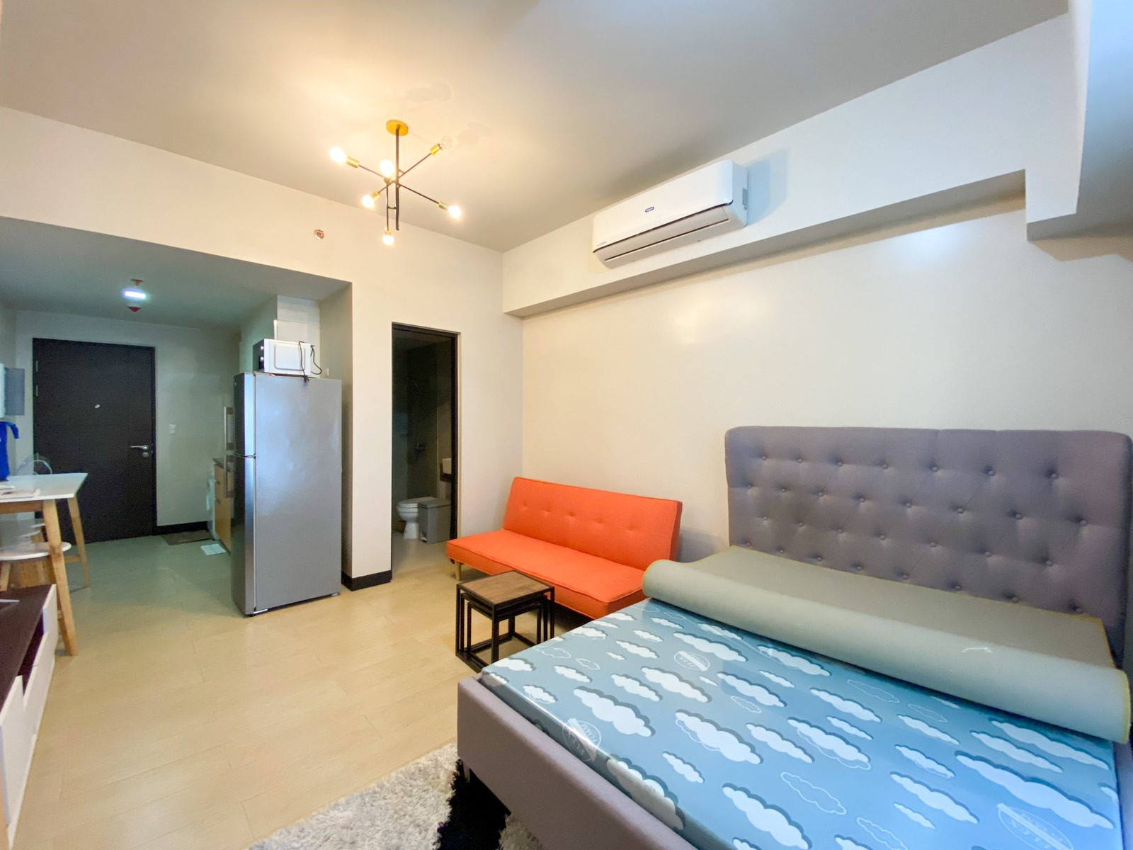 Studio in Salcedo Skysuites Salcedo Village Makati Condo for Rent Property ID: RT006 — photo 4