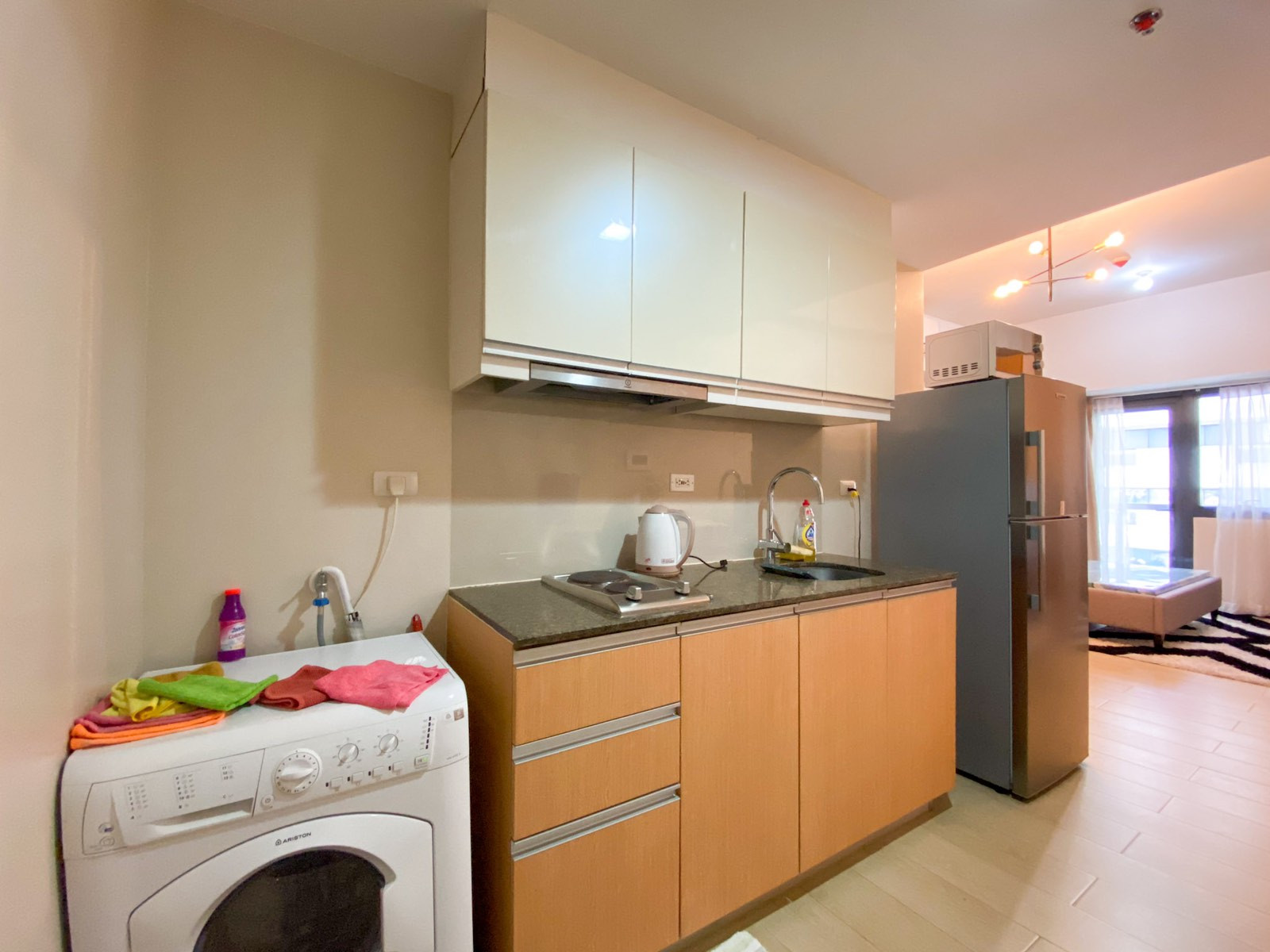 Studio in Salcedo Skysuites Salcedo Village Makati Condo for Rent Property ID: RT006 — photo 9