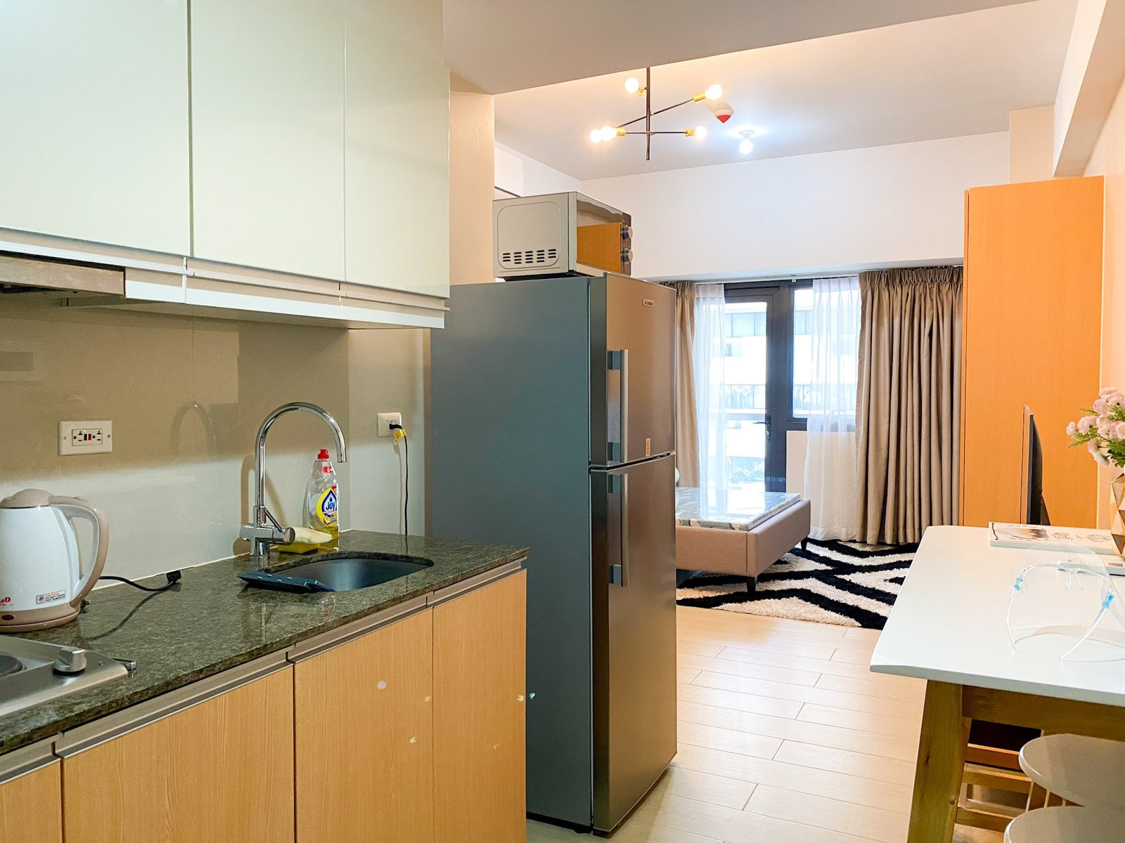 Studio in Salcedo Skysuites Salcedo Village Makati Condo for Rent Property ID: RT006 — photo 10