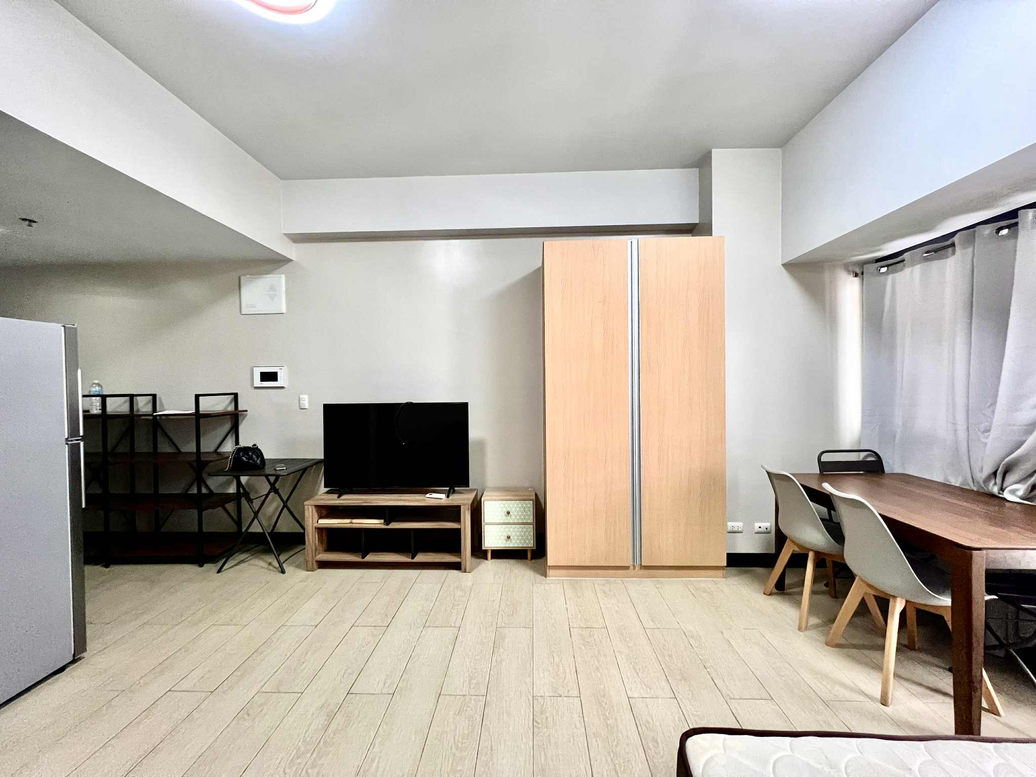Studio in Salcedo Skysuites Salcedo Village Makati Condo for Rent Property ID: RT007 — photo 6
