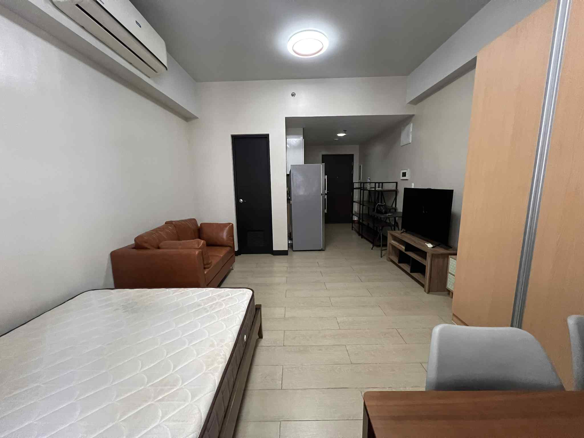 Studio in Salcedo Skysuites Salcedo Village Makati Condo for Rent Property ID: RT007 — photo 7