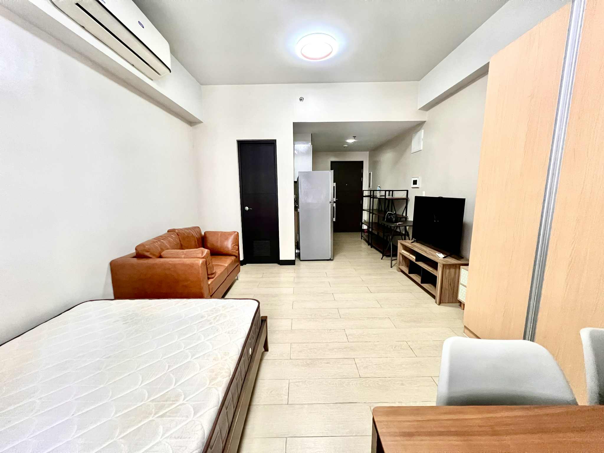 Studio in Salcedo Skysuites Salcedo Village Makati Condo for Rent Property ID: RT007 — photo 9