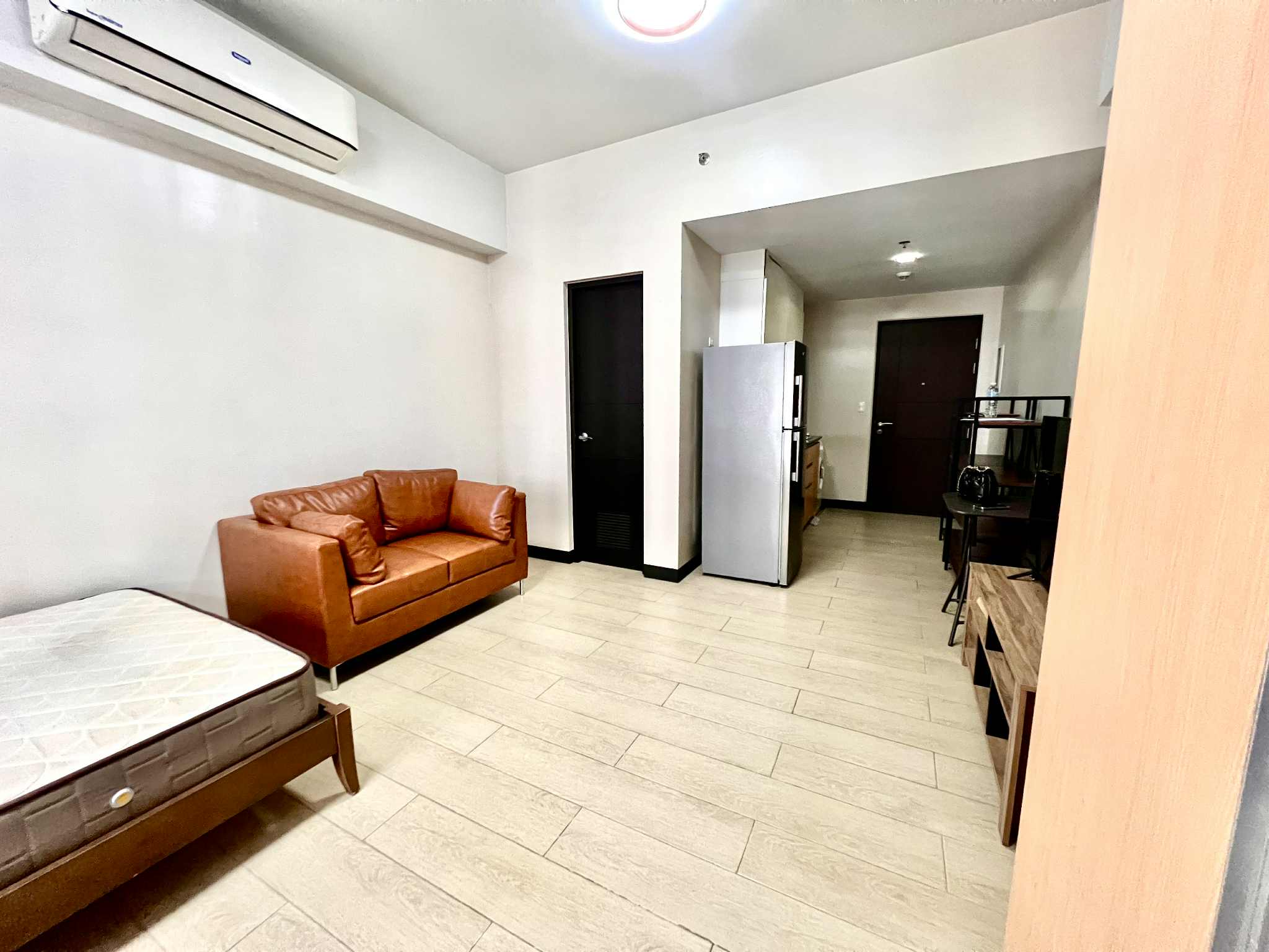 Studio in Salcedo Skysuites Salcedo Village Makati Condo for Rent Property ID: RT007 — photo 10