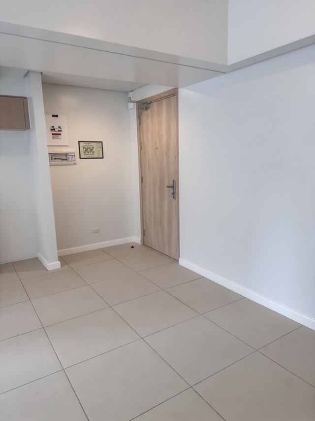 1 Bedroom in The Gentry Residences Salcedo Village Makati City Condo for Sale Property ID: RT008 — photo 2