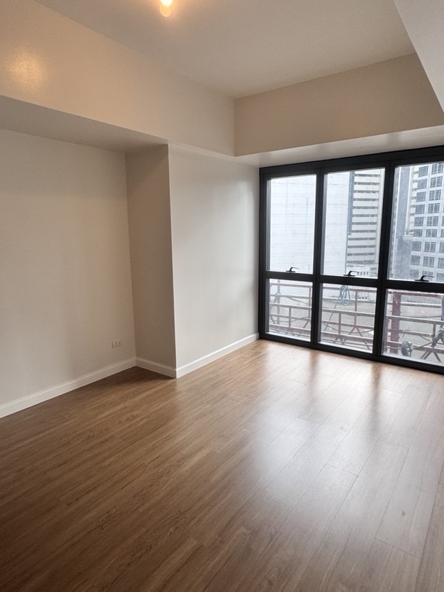 1 Bedroom in The Gentry Residences Salcedo Village Makati City Condo for Sale Property ID: RT008 — photo 5