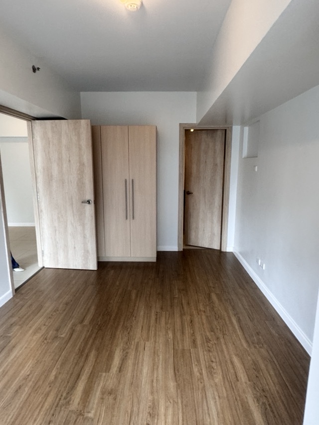 1 Bedroom in The Gentry Residences Salcedo Village Makati City Condo for Sale Property ID: RT008 — photo 6