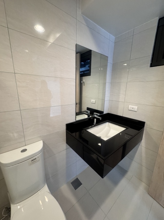 1 Bedroom in The Gentry Residences Salcedo Village Makati City Condo for Sale Property ID: RT008 — photo 7