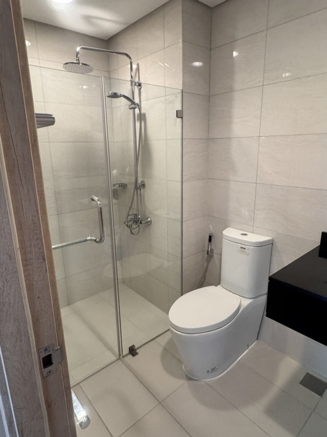 1 Bedroom in The Gentry Residences Salcedo Village Makati City Condo for Sale Property ID: RT008 — photo 8