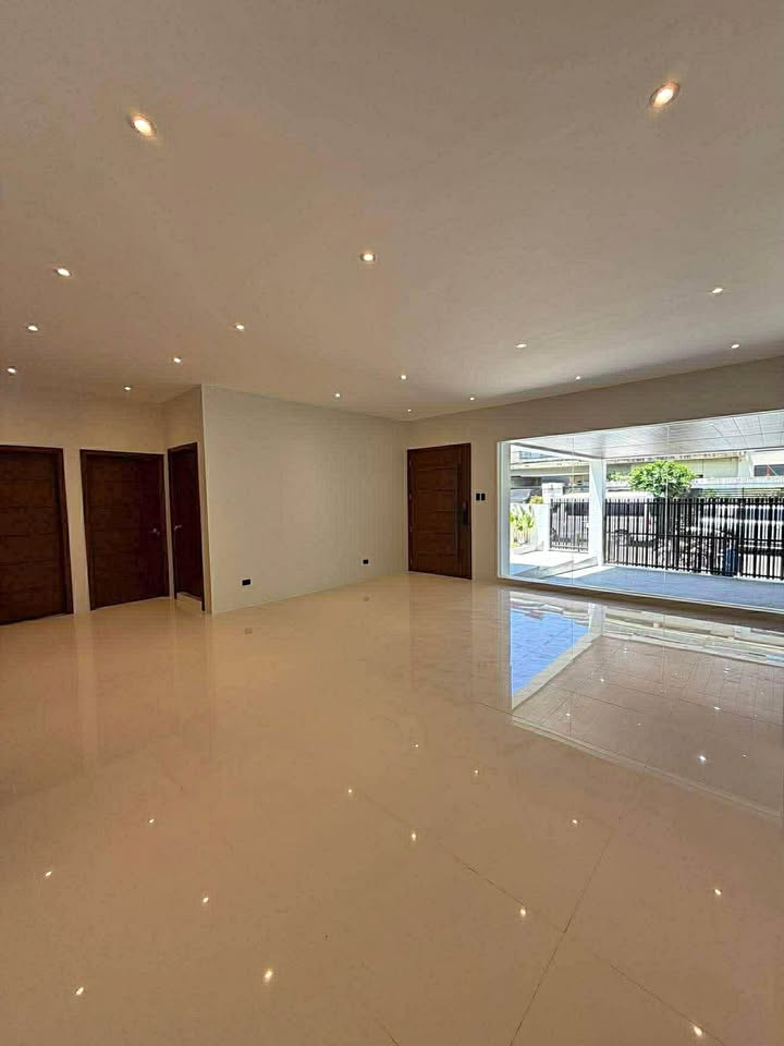 4 Bedroom House for Sale in Northwest BF Homes Paranaque. Property ID: FM019 — photo 10