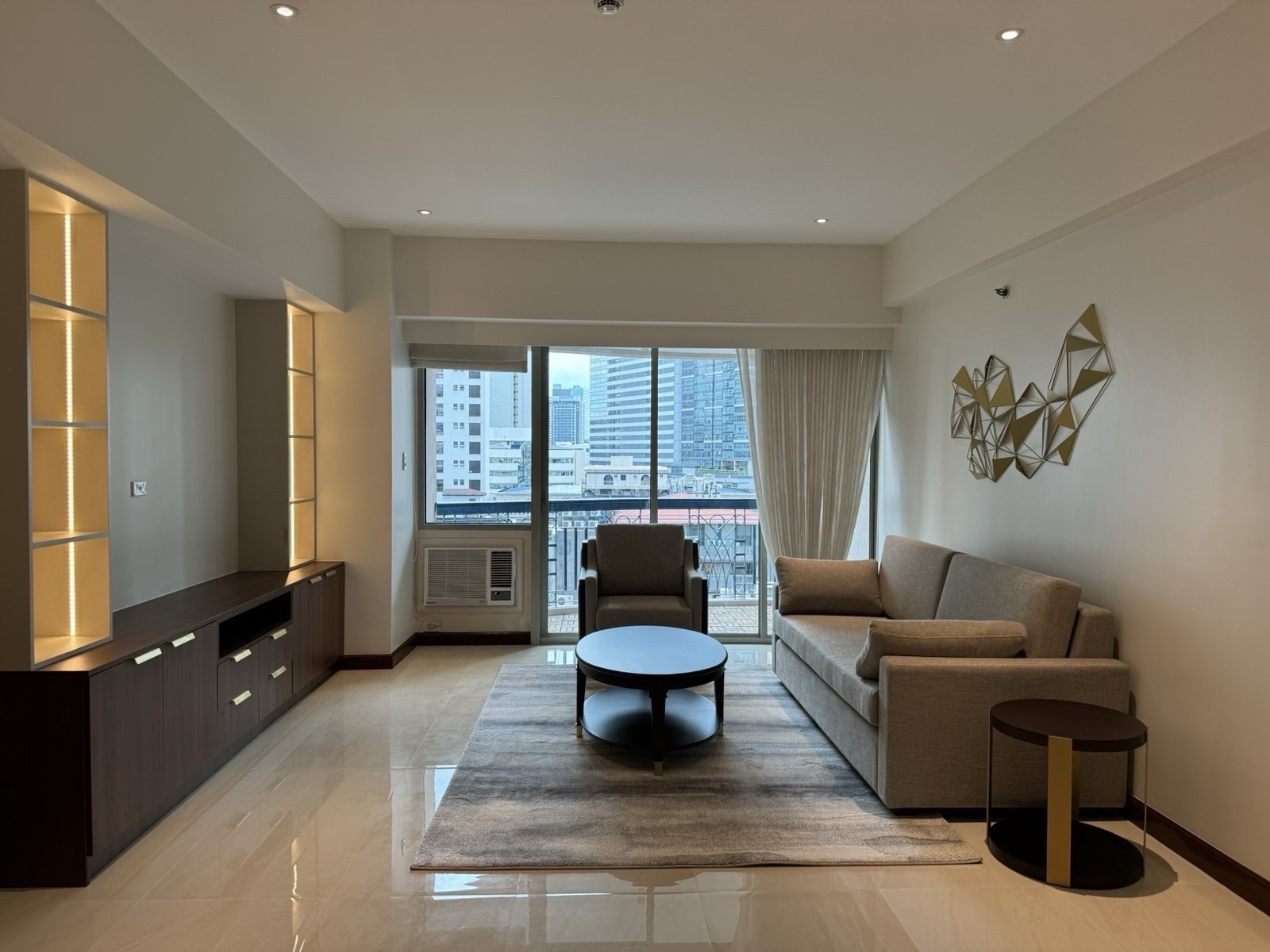 Renovated 2 Bedroom for Rent in Frabella Condominium Legaspi Makati. Property ID: FM020 — photo 1