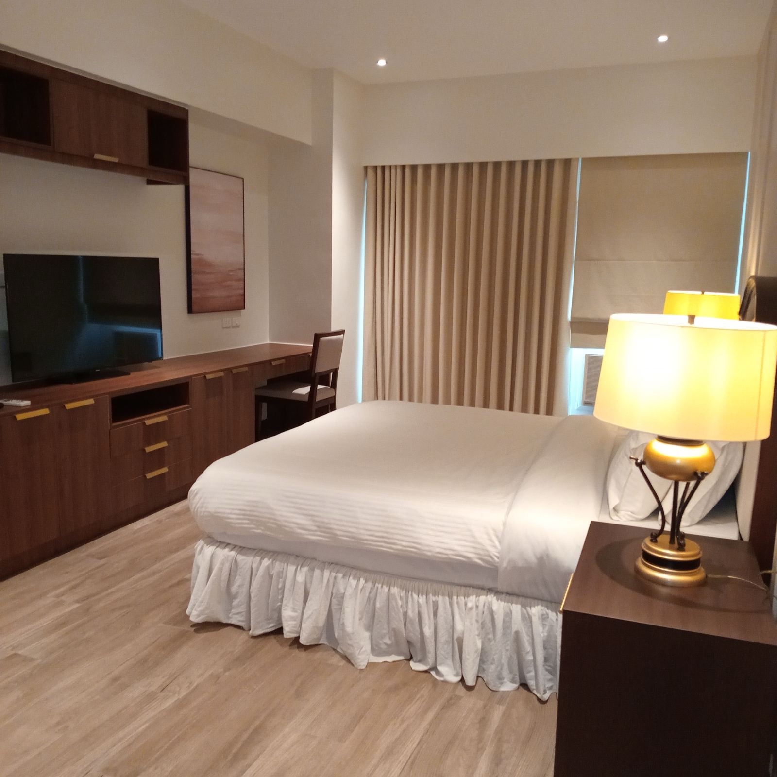 Renovated 2 Bedroom for Rent in Frabella Condominium Legaspi Makati. Property ID: FM020 — photo 4