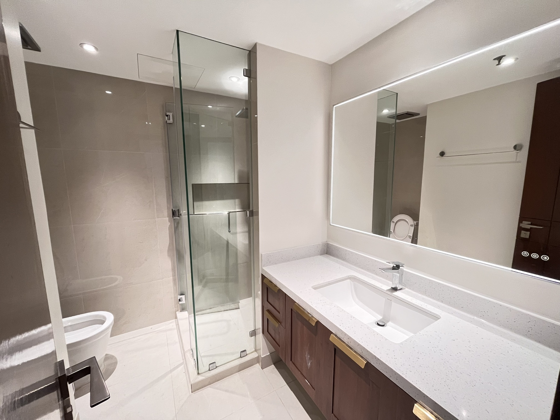 Renovated 2 Bedroom for Rent in Frabella Condominium Legaspi Makati. Property ID: FM020 — photo 6
