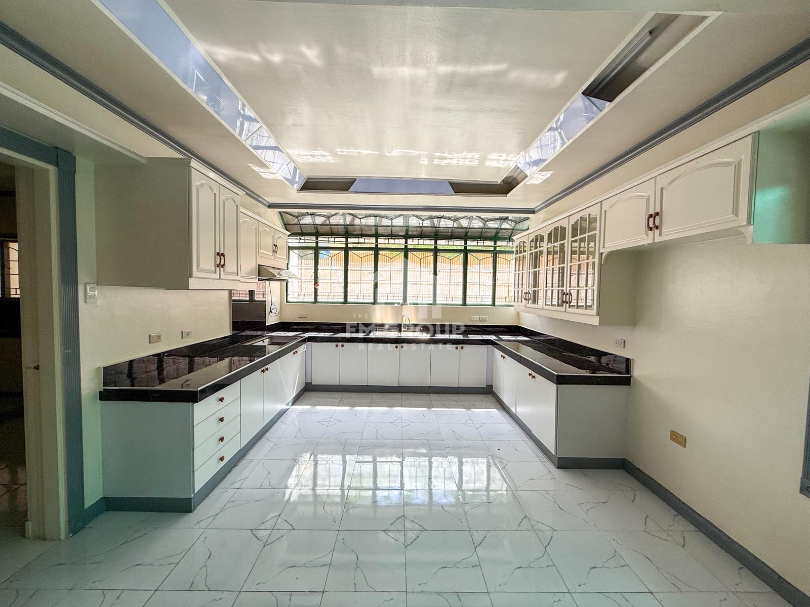 House with Swimming Pool for Rent in Ayala Alabang Village. Property ID: FM022 — photo 6