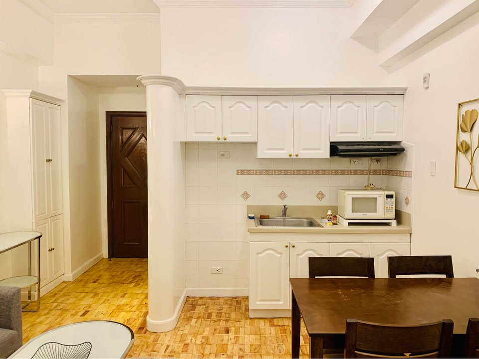 1 Bedroom For Rent in BSA Tower Residences w/ Balcony at Legaspi Makati City, Property ID: JP029 — photo 8