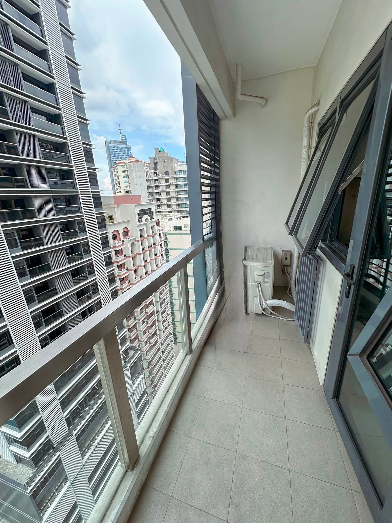 Studio For Rent in Salcedo Skysuites at Salcedo Makati City, Property ID: JP033 — photo 3