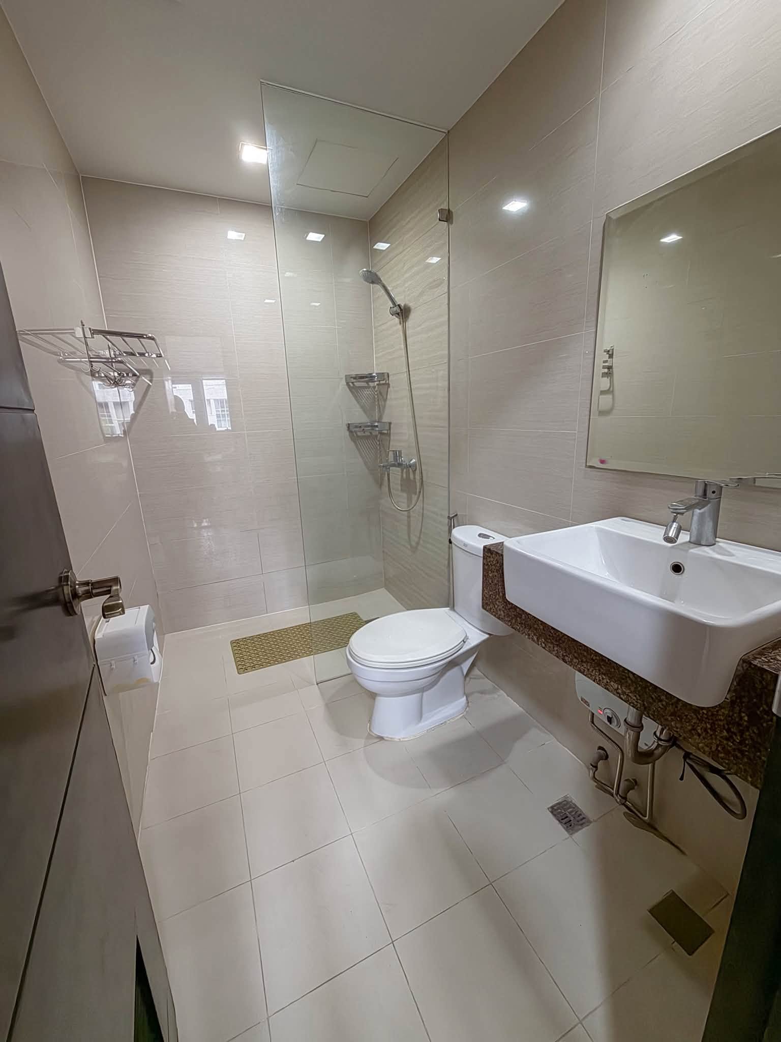 Studio For Rent in Salcedo Skysuites at Salcedo Makati City, Property ID: JP033 — photo 5
