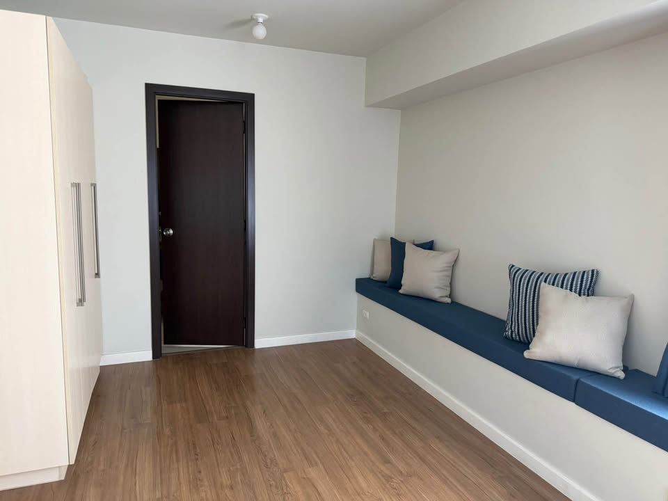 2 Bedroom in Kroma Tower Legaspi Village Makati Condo for Sale Property ID: RT018 — photo 5