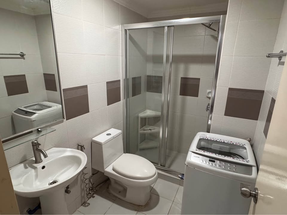 1 Bedroom in Classica Tower 2 Salcedo Village Makati Condo for Rent Property ID: RT021