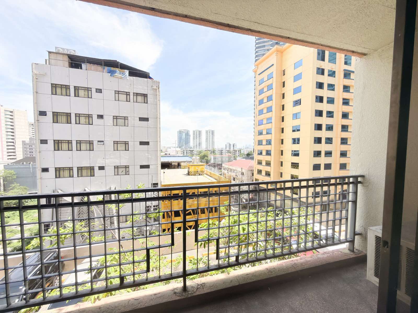 3 Bedroom in Skyland Plaza Makati City Condo for Rent Property ID: RT017 — photo 6