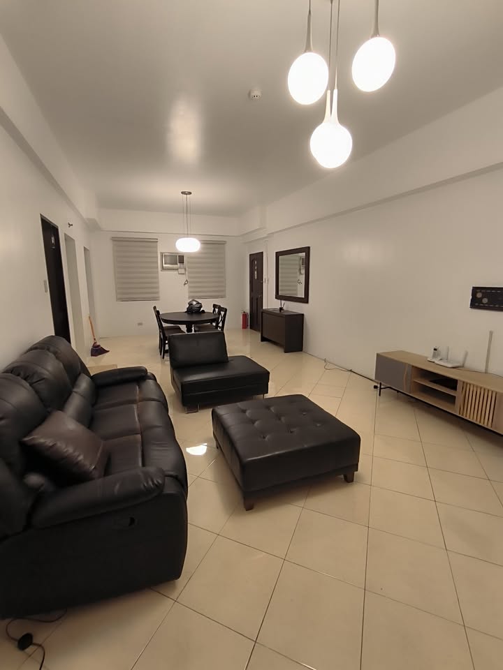 1 Bedroom in Paseo Parkview Suites Salcedo Village Makati Condo for Rent Property ID: RT026