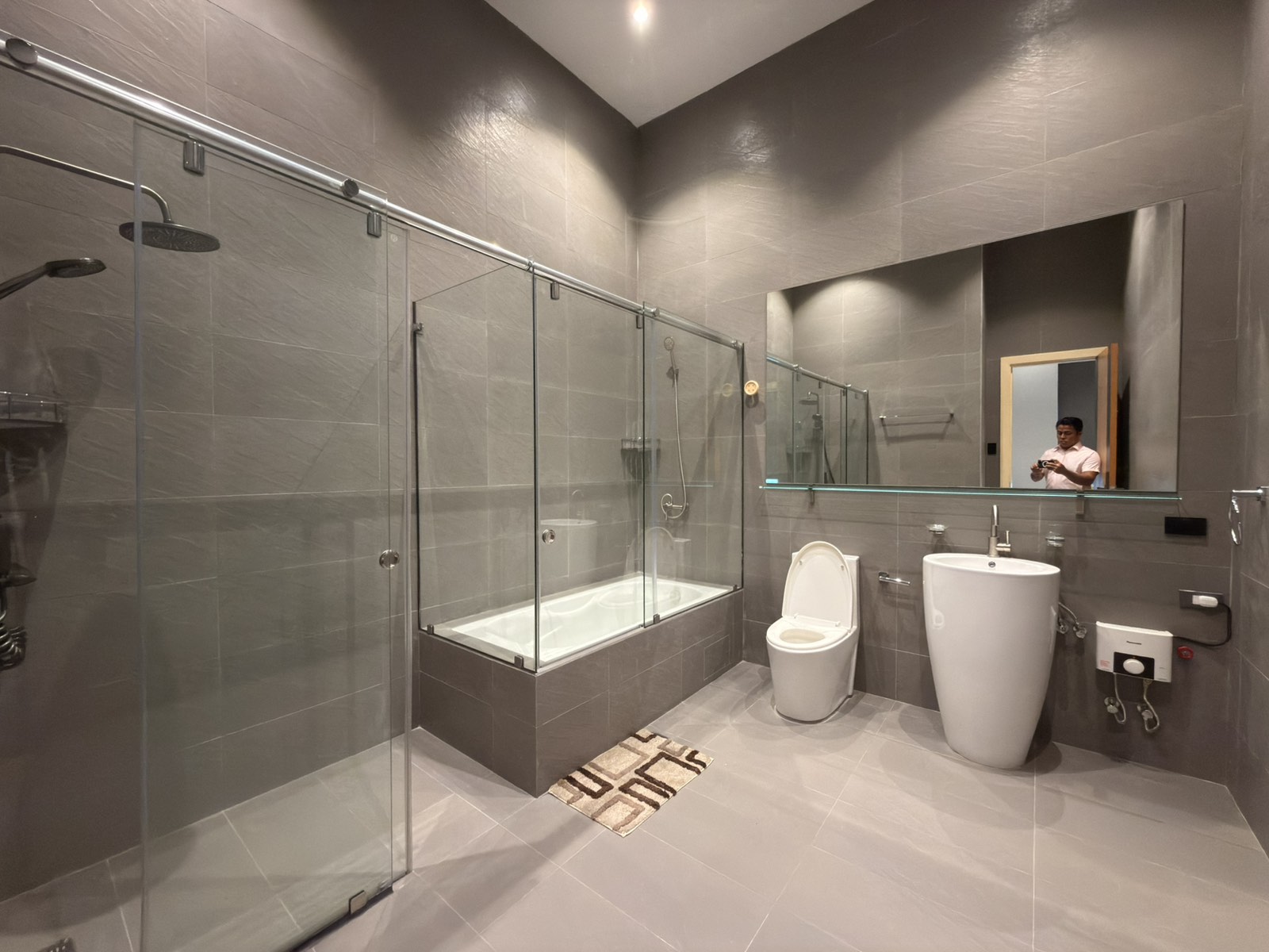 4 Bedroom 300sqm for Rent in The Luxe Residences BGC Taguig. Property ID: FM037 — photo 10