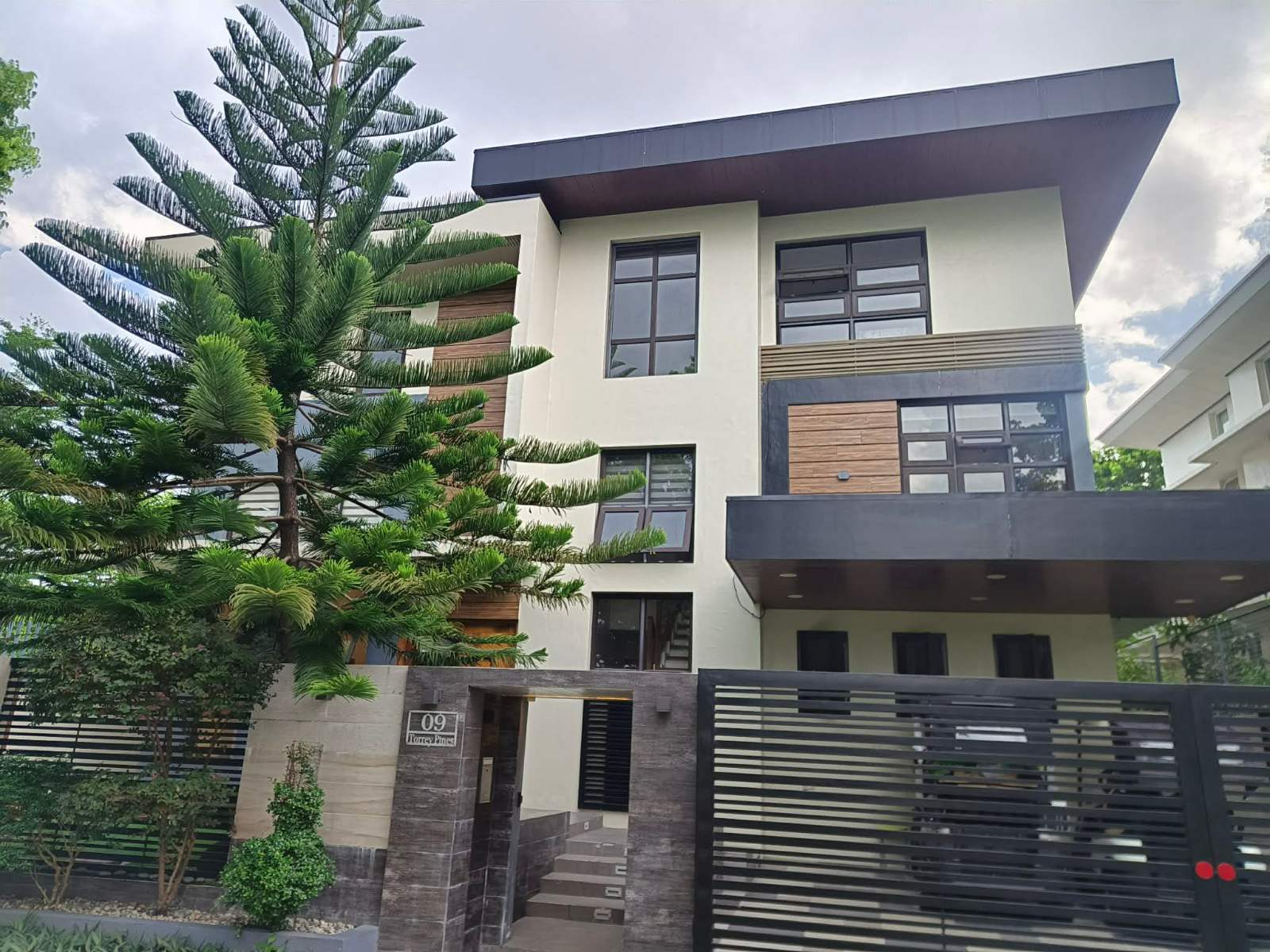 4 Bedroom House for Sale in Manila Southwoods Cabilang Baybay, Carmona Cavite. Property ID: FM038