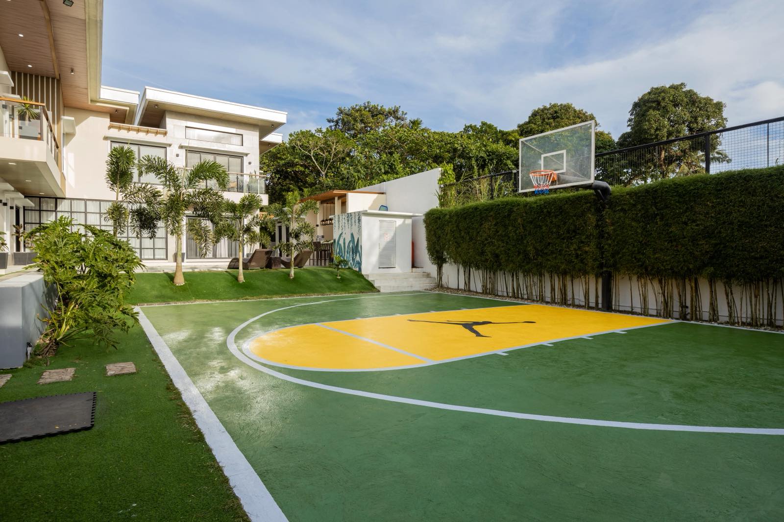 Expansive Fully Furnished 6 Bedroom Resort Like Home for Sale in Tagaytay Property ID: FM040 — photo 10