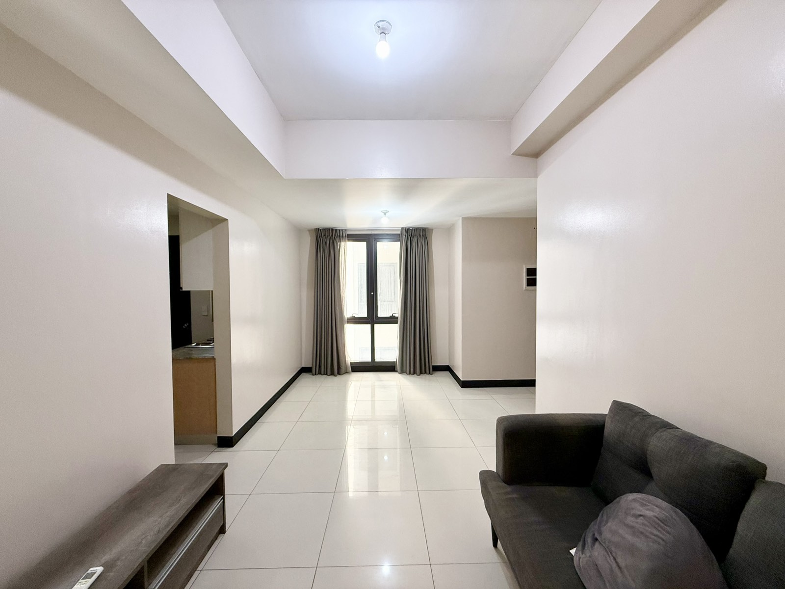 2 Bedroom in Greenbelt Hamilton Tower 1 Legaspi Village Makati Condo for Rent Property ID: FM043