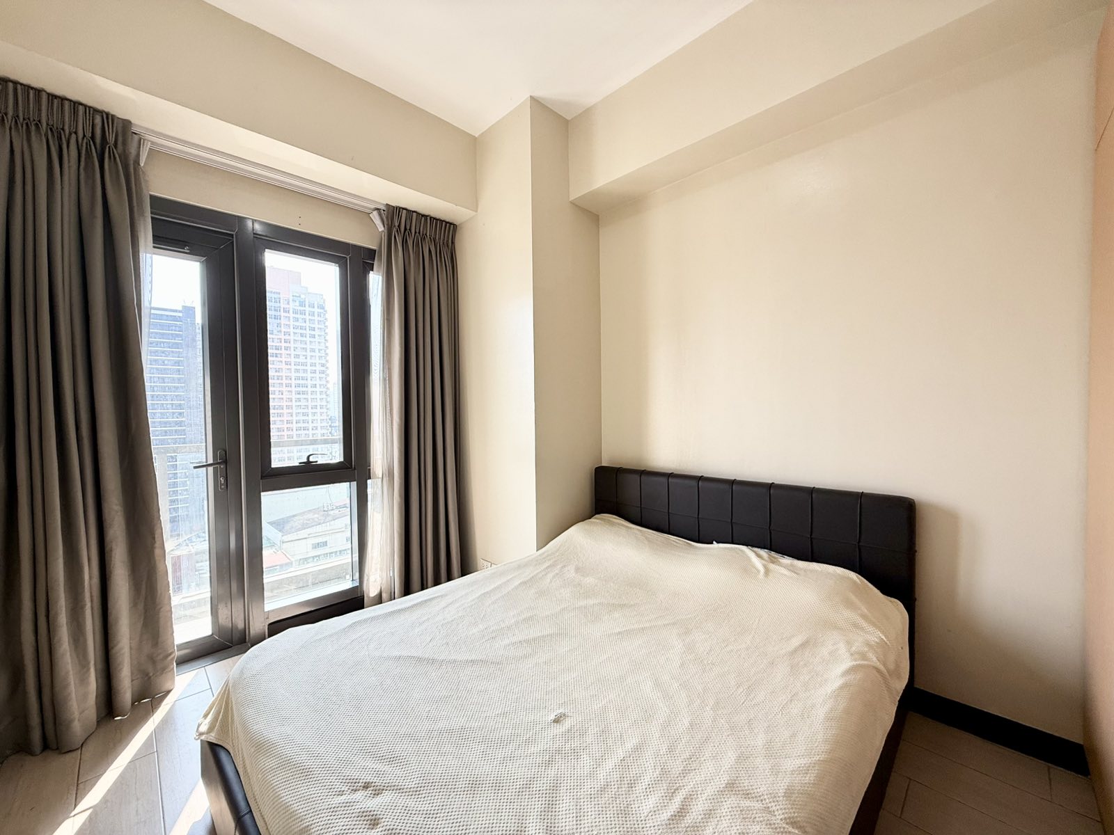 2 Bedroom in Greenbelt Hamilton Tower 1 Legaspi Village Makati Condo for Rent Property ID: FM043 — photo 7