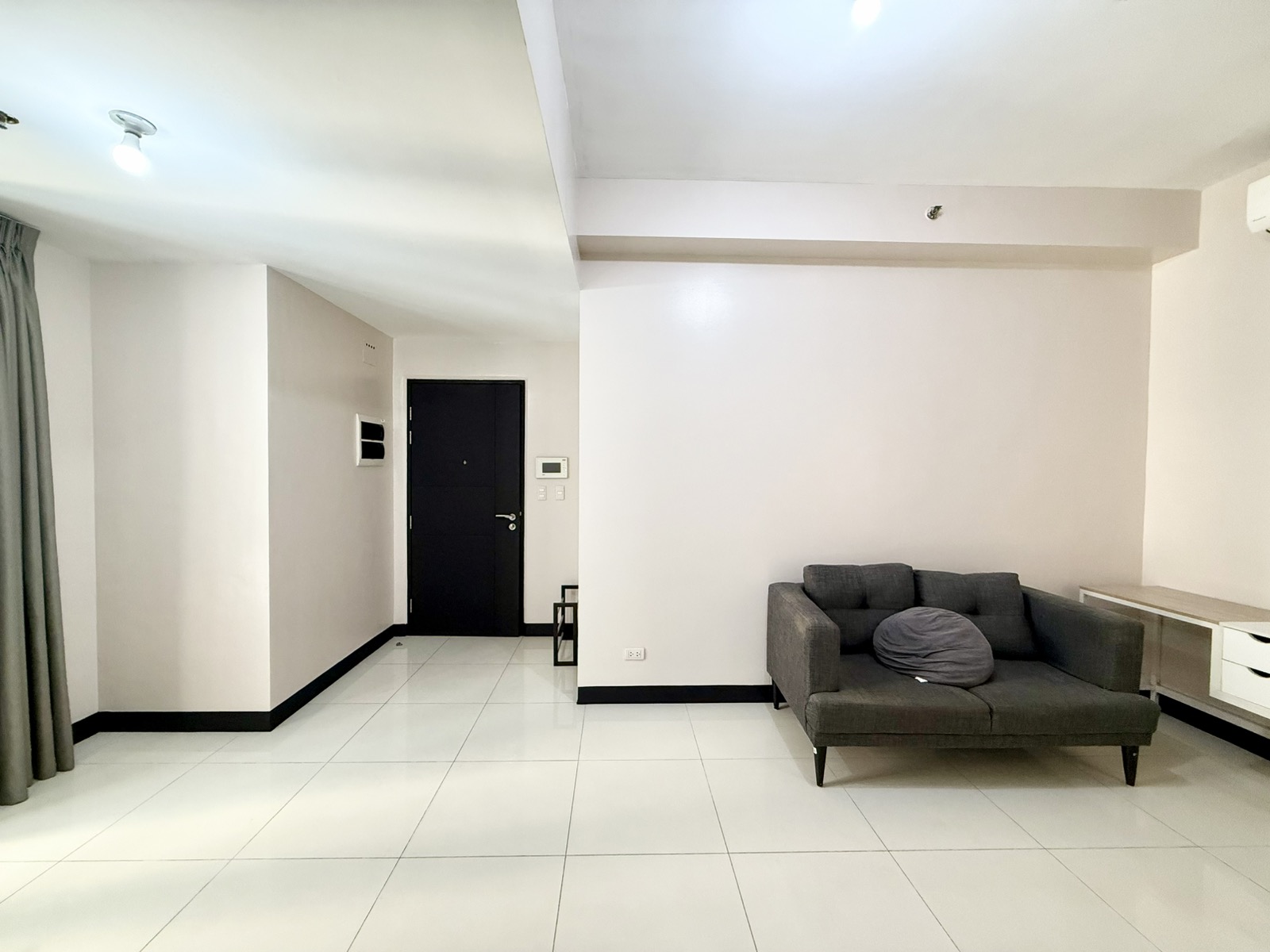 2 Bedroom in Greenbelt Hamilton Tower 1 Legaspi Village Makati Condo for Rent Property ID: FM043 — photo 11