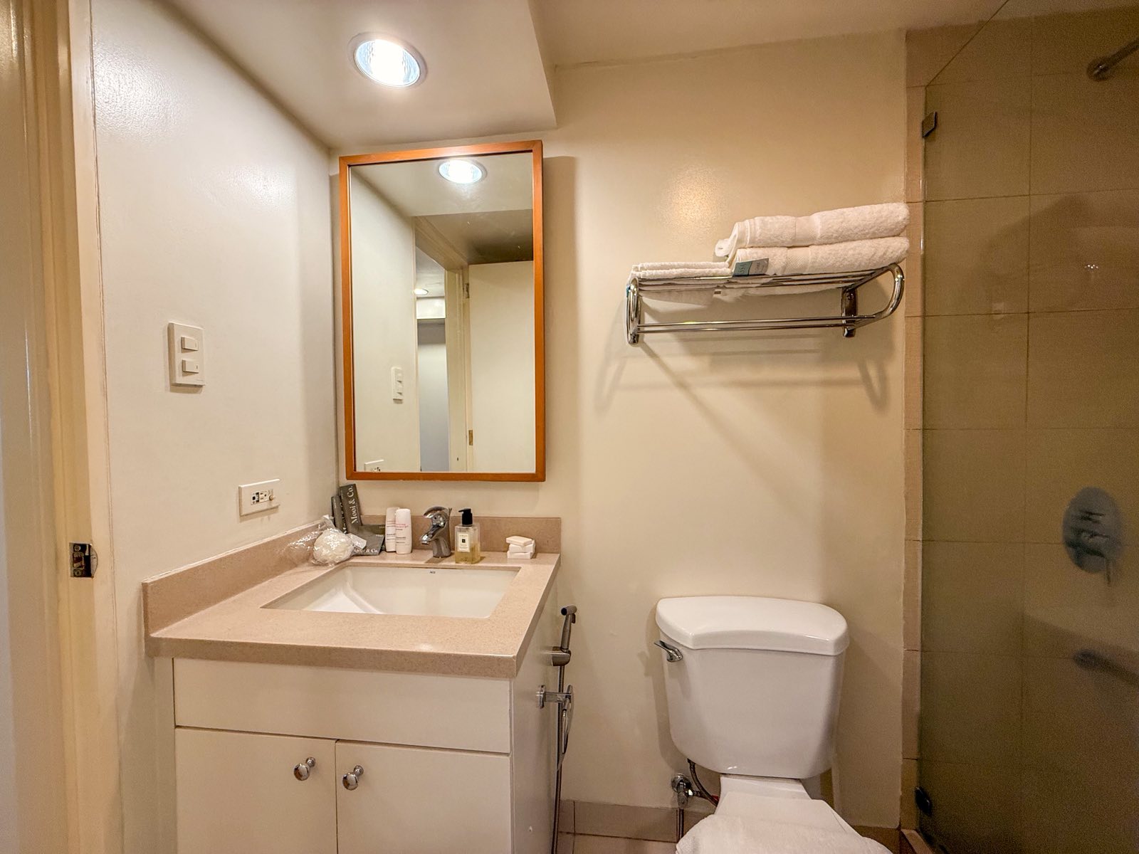 1 Bedroom in One Rockwell East Tower Loft Type Unit Makati Condo for Rent Property ID: FM047 — photo 4