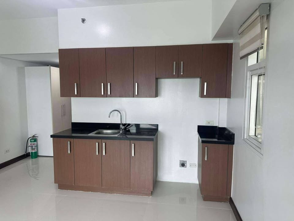 Studio in The Aston Two Serendra BGC Taguig City Condo for Sale Property ID: RT040 — photo 2