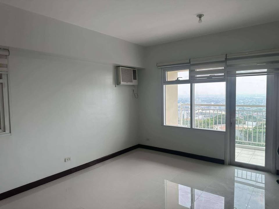Studio in The Aston Two Serendra BGC Taguig City Condo for Sale Property ID: RT040 — photo 4