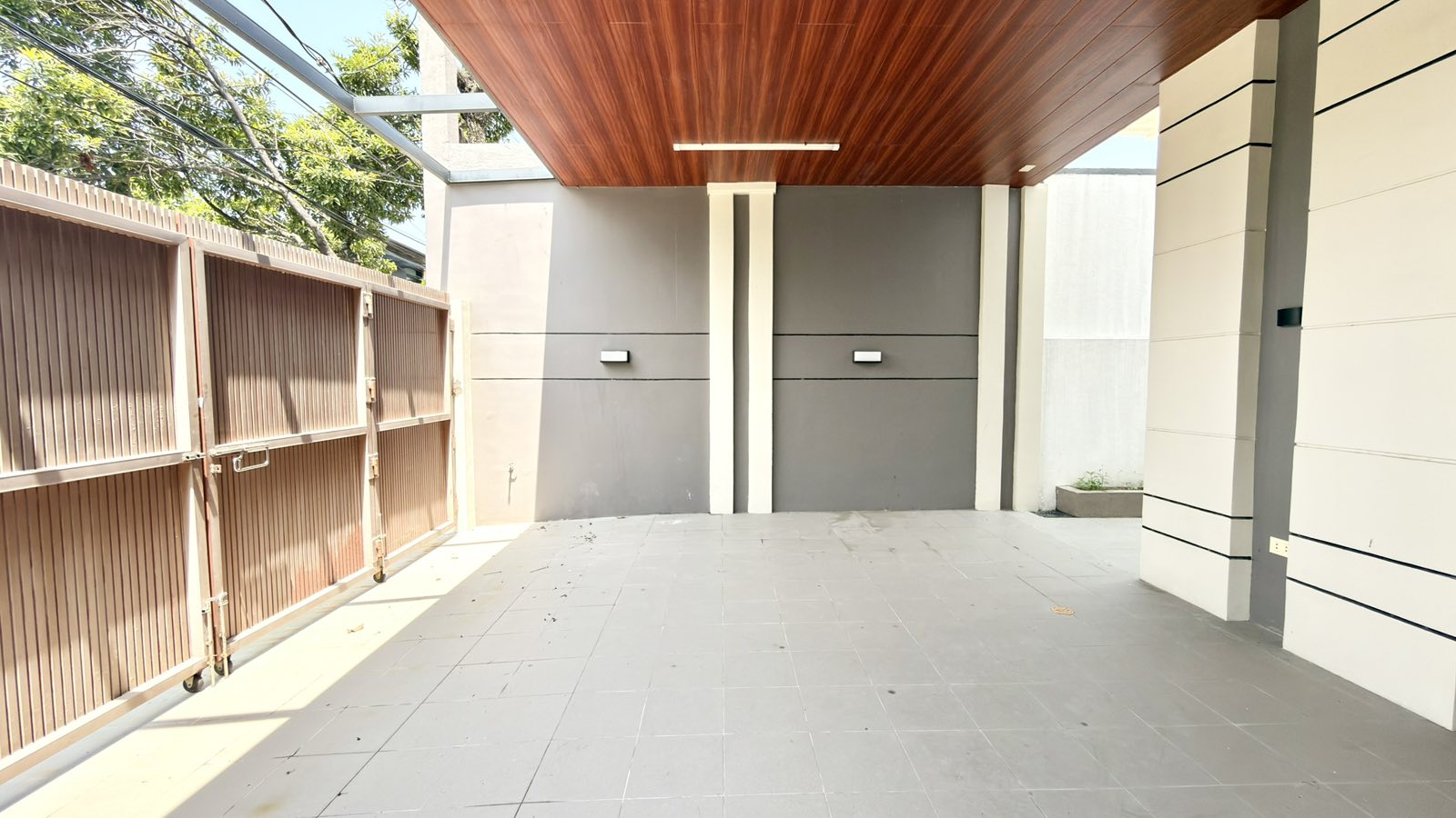 Brand New 5 Bedroom House for Sale in BF Northwest, Paranaque City. Property ID: RT019 — photo 2