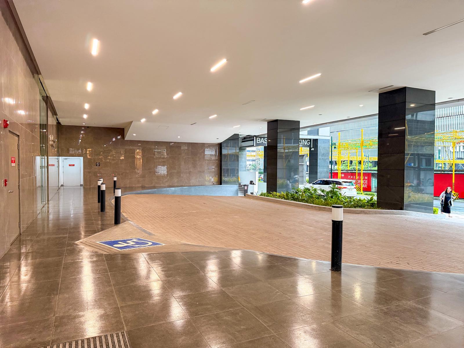 Bare Office Unit in Park Triangle Corporate Plaza. Property ID: FM048 — photo 12
