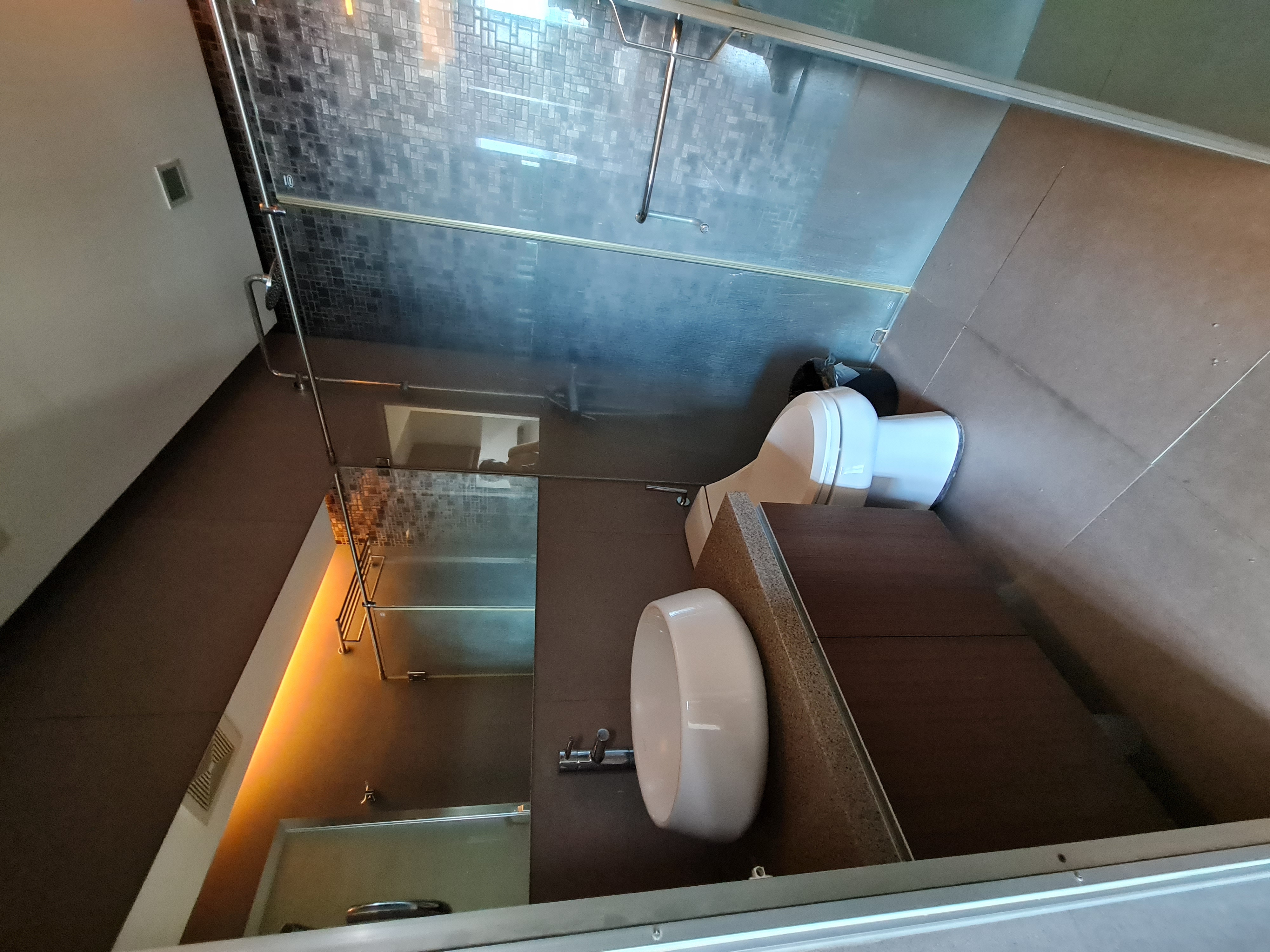 2 Bedroom for Rent in One Rockwell East. Property ID: FM049 — photo 3