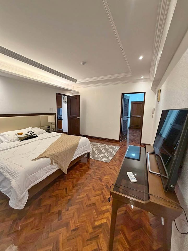 1 Bedroom in The Asia Tower Condominium Legaspi Village Makati City Condo for Rent Property ID: RT41 — photo 1