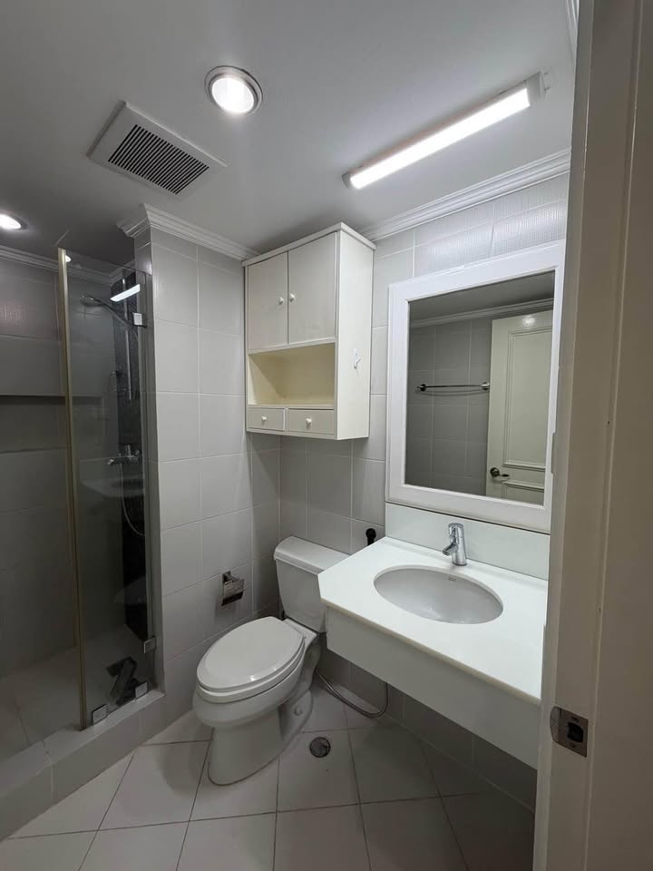 1 Bedroom in The Asia Tower Condominium Legaspi Village Makati City Condo for Rent Property ID: RT41 — photo 3