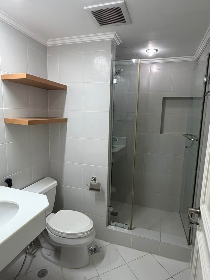 1 Bedroom in The Asia Tower Condominium Legaspi Village Makati City Condo for Rent Property ID: RT41 — photo 4