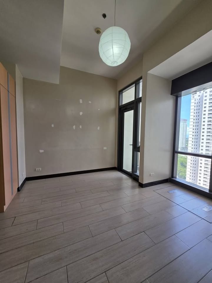 Studio in Greenbelt Hamilton Tower 1 Legaspi Village Makati City Condo for Rent Property ID: RT043 — photo 2