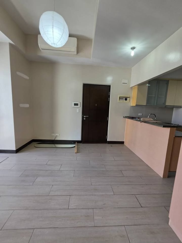 Studio in Greenbelt Hamilton Tower 1 Legaspi Village Makati City Condo for Rent Property ID: RT043 — photo 4