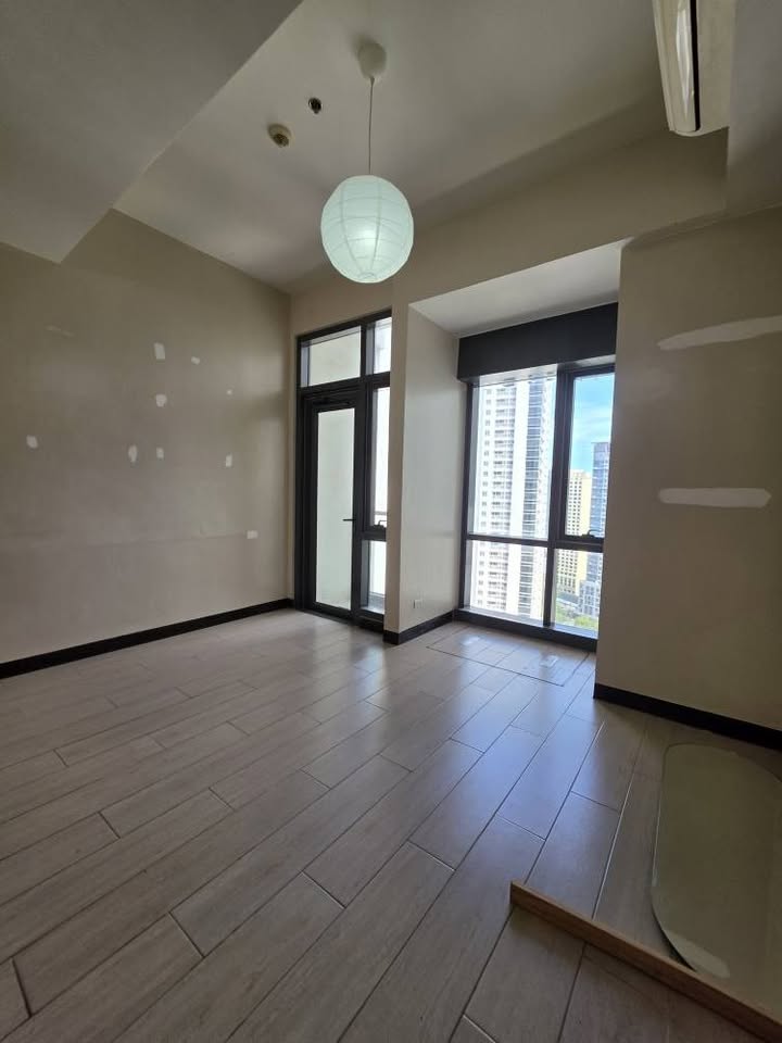 Studio in Greenbelt Hamilton Tower 1 Legaspi Village Makati City Condo for Rent Property ID: RT043 — photo 8