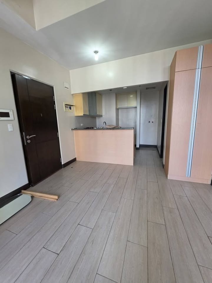 Studio in Greenbelt Hamilton Tower 1 Legaspi Village Makati City Condo for Rent Property ID: RT043 — photo 10