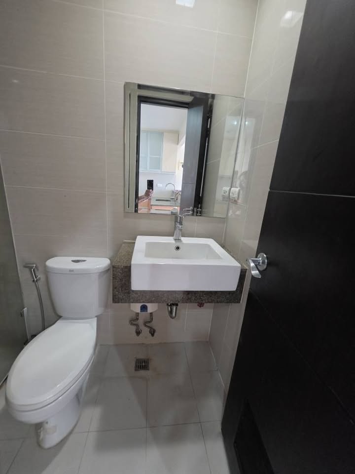 Studio in Greenbelt Hamilton Tower 1 Legaspi Village Makati City Condo for Rent Property ID: RT043 — photo 11