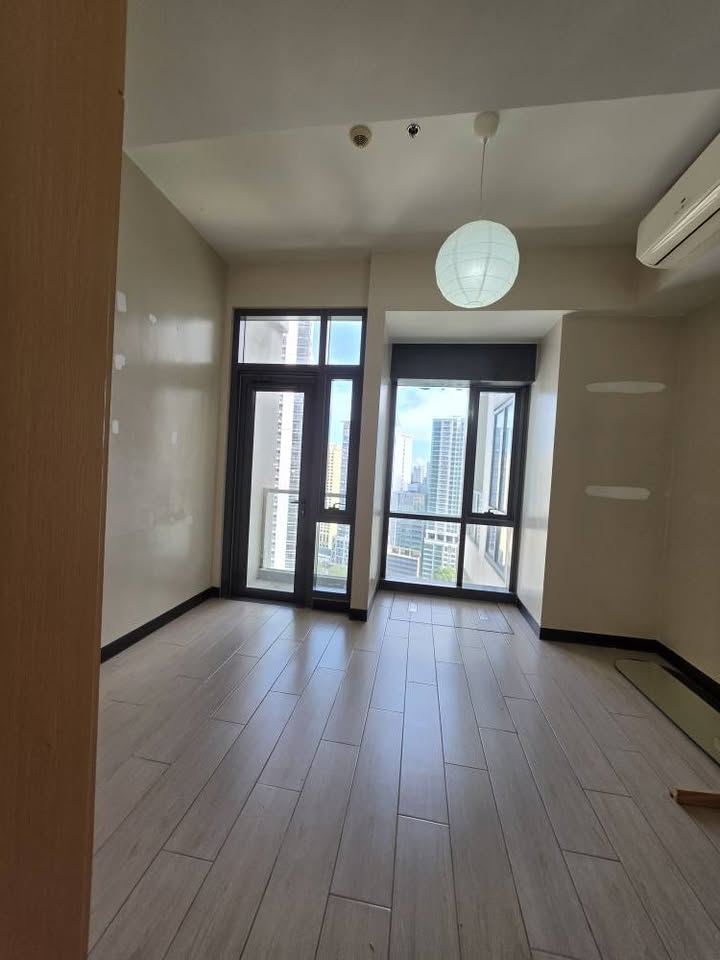 Studio in Greenbelt Hamilton Tower 1 Legaspi Village Makati City Condo for Rent Property ID: RT043 — photo 12