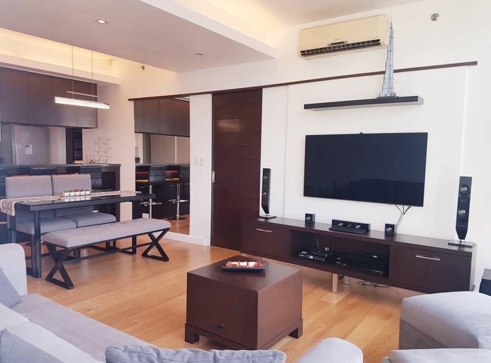 Special 1 Bedroom in The Residences at Greenbelt San Lorenzo Towe Makati City Condo for Rent Property ID:RT045 — photo 1