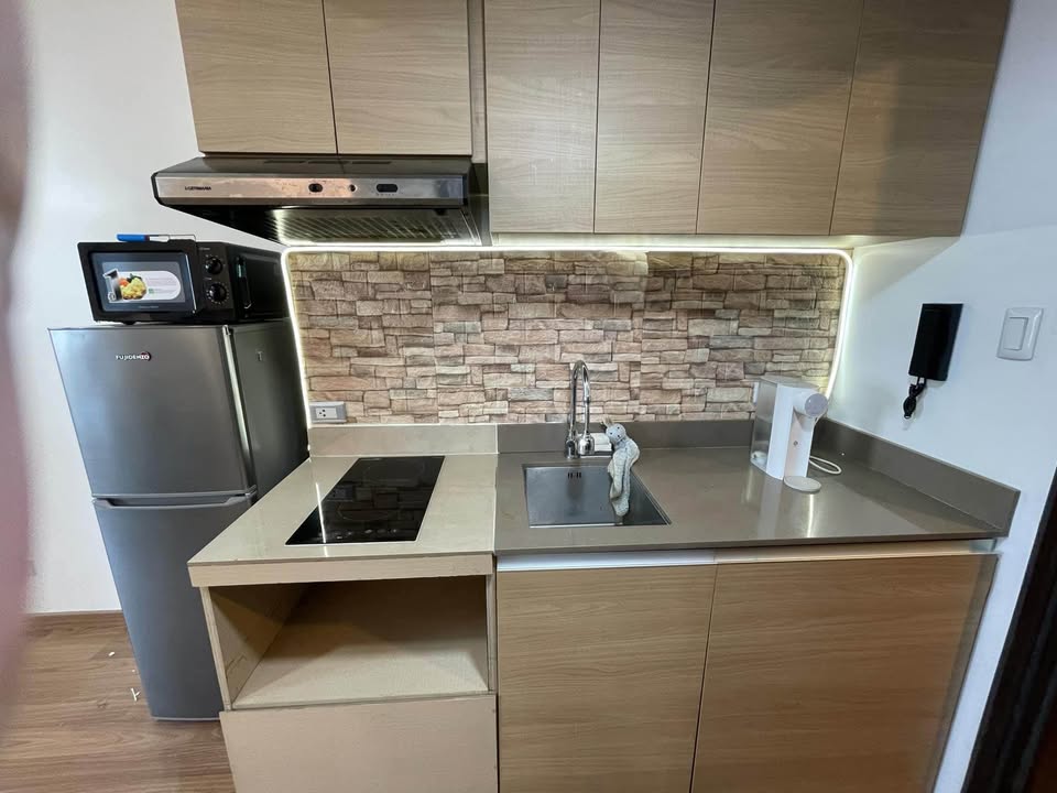 1 Bedroom in The Rise Makati City Condo for Rent Property ID: RT047 — photo 3