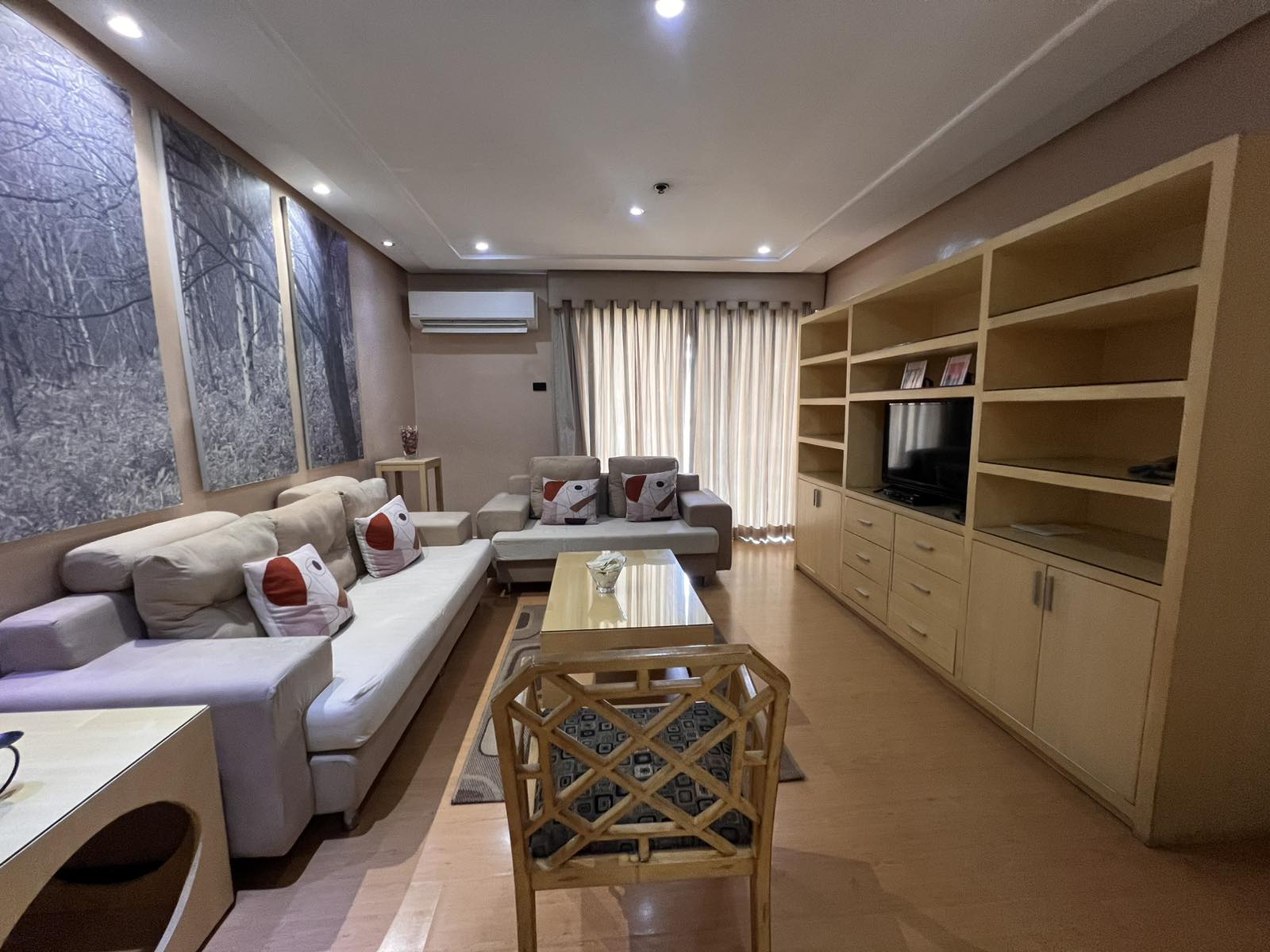 3 Bedroom for Rent in Elizabeth Place, Salcedo Makati. Property ID: FM056