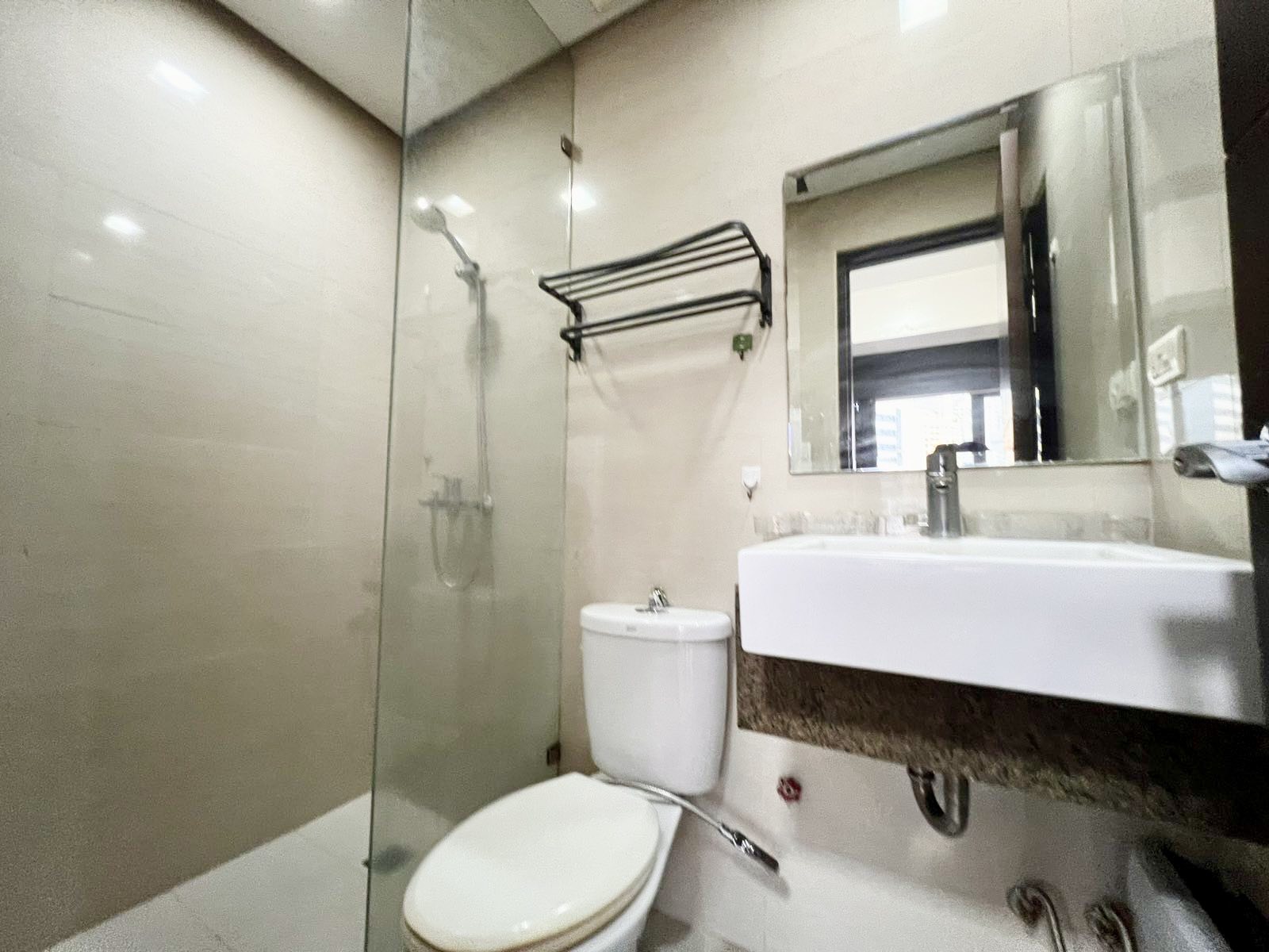 1 Bedroom for Rent in Greenbelt Hamilton Tower 1, Legaspi Makati. Property ID: FM059 — photo 2