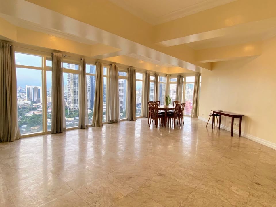 4 Bedroom in Salcedo Park Tower 1 Salcedo Village Makati Condo for Rent Property ID: RT062